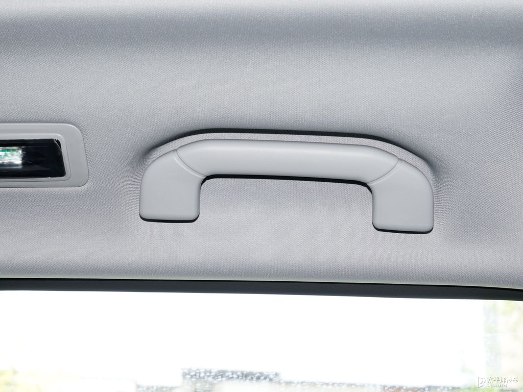 淺云灰瑞虎8 PLUS車廂內(nèi)飾圖片