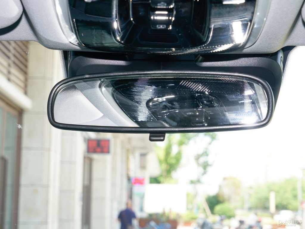 淺云灰瑞虎8 PLUS車廂內(nèi)飾圖片