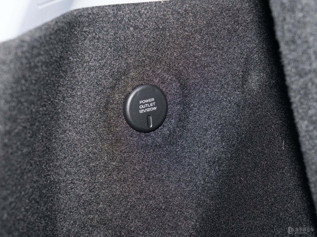 淺云灰瑞虎8 PLUS后備廂空間圖片
