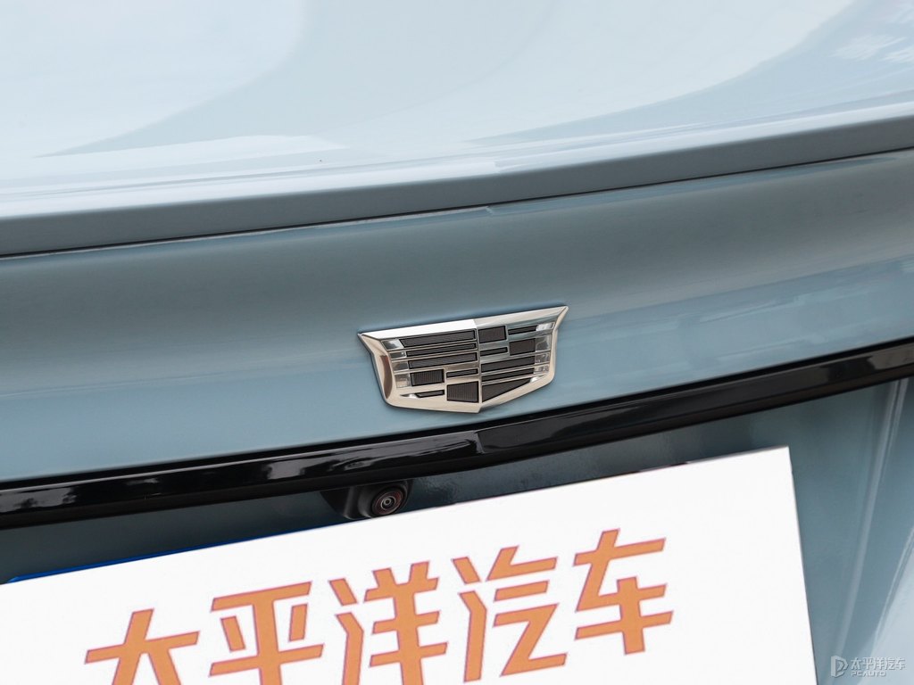 逐風(fēng)藍凱迪拉克CT5車尾外觀圖片
