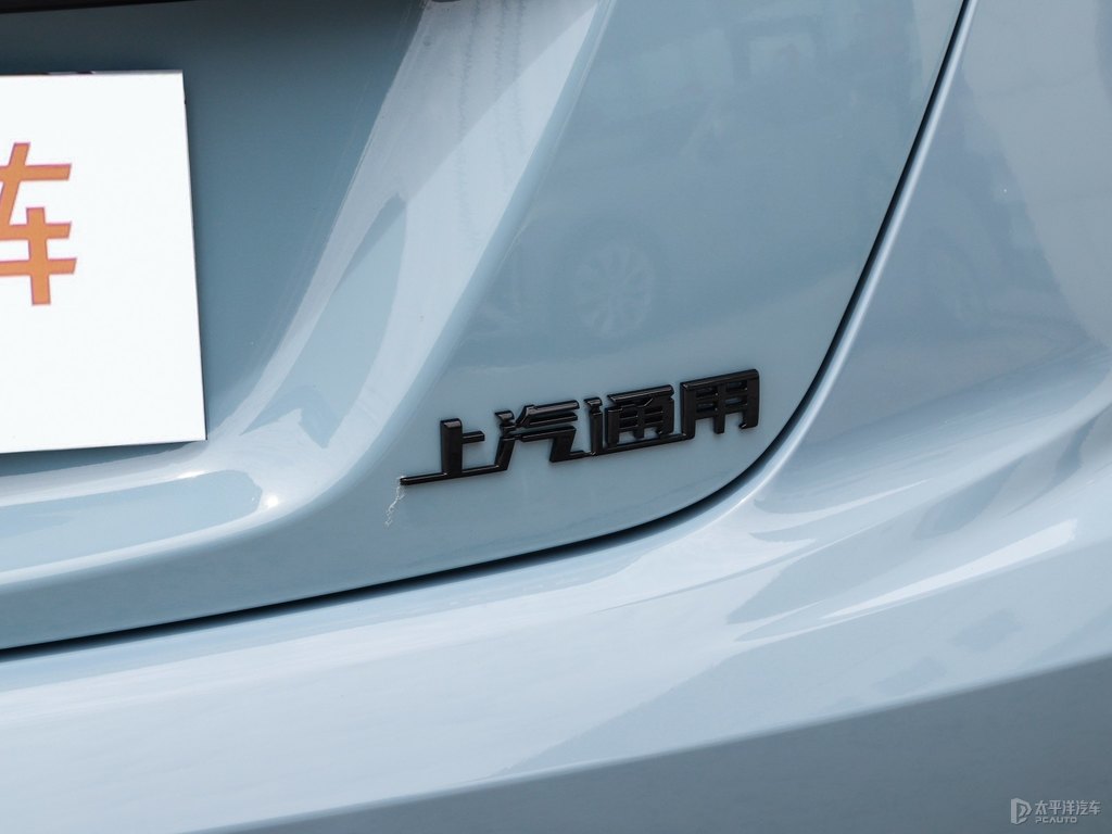 逐風(fēng)藍(lán)凱迪拉克CT5車尾外觀圖片