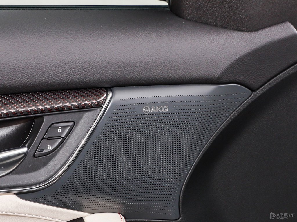 逐風(fēng)藍(lán)凱迪拉克CT5車廂內(nèi)飾圖片