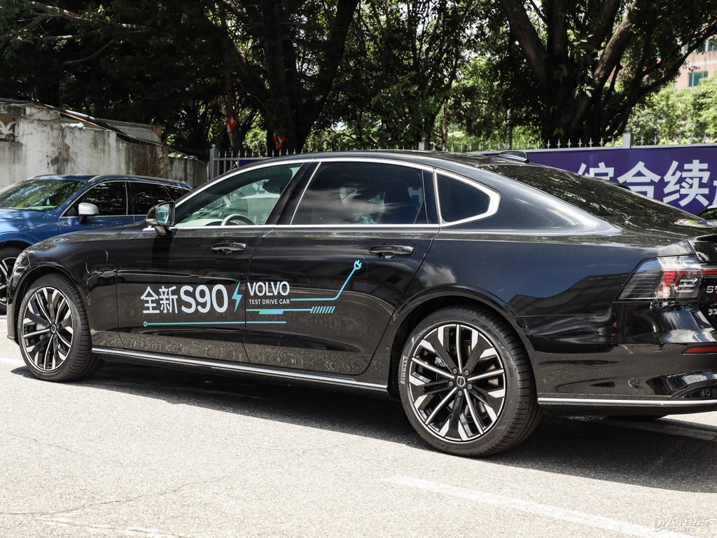 瑪瑙黑沃爾沃S90新能源車身外觀圖片