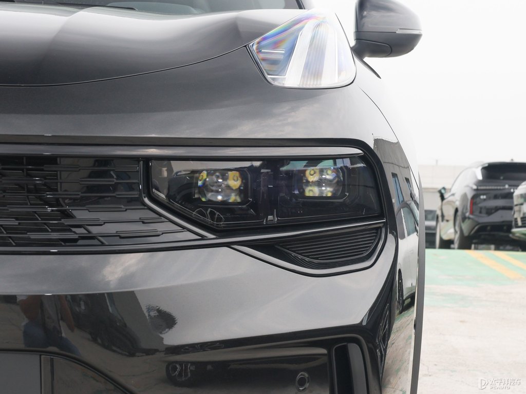 黑色領(lǐng)克01車頭外觀圖片