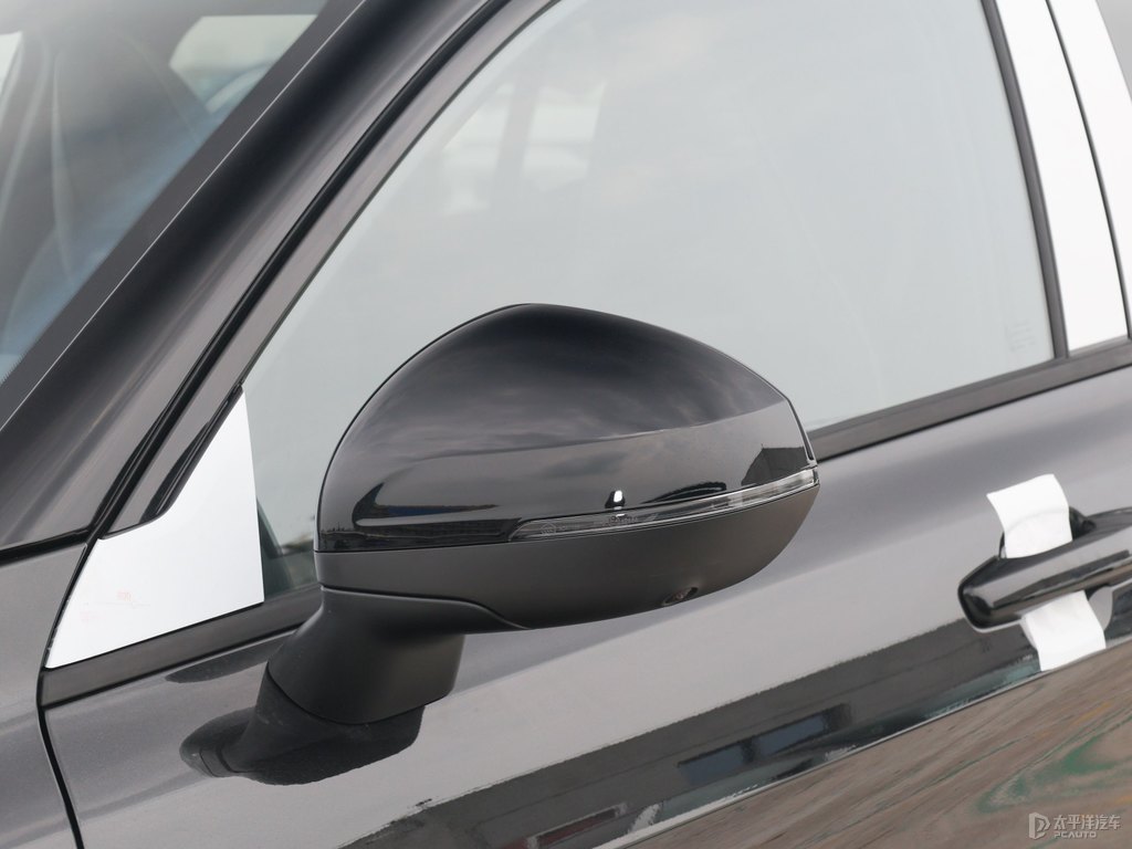 黑色領(lǐng)克01車身外觀圖片