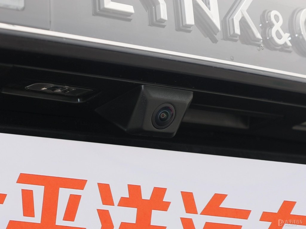 黑色領克01車尾外觀圖片