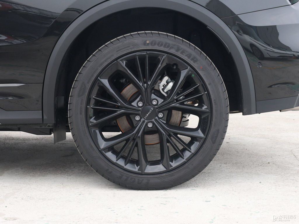 黑色領(lǐng)克01車身外觀圖片