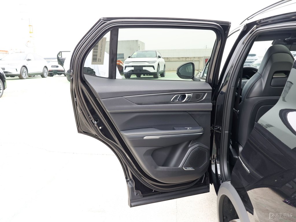 黑色領(lǐng)克01車廂內(nèi)飾圖片