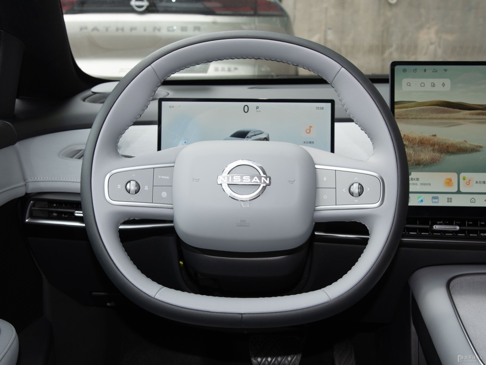日產(chǎn)N7內飾高清大圖