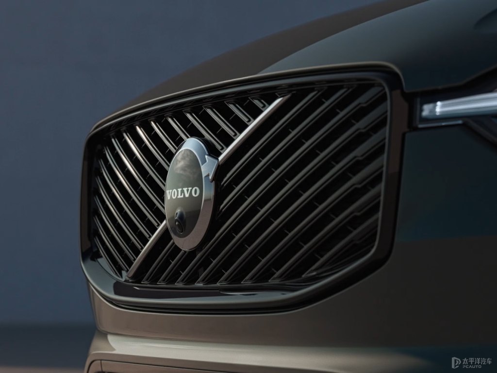 薄霧灰沃爾沃XC60新能源車頭外觀圖片