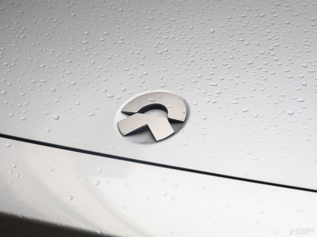 月輝銀蔚來(lái)ES6車(chē)頭外觀圖片