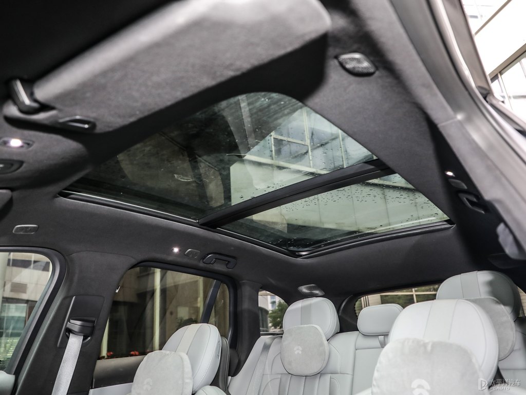 月輝銀蔚來(lái)ES6車廂內(nèi)飾圖片
