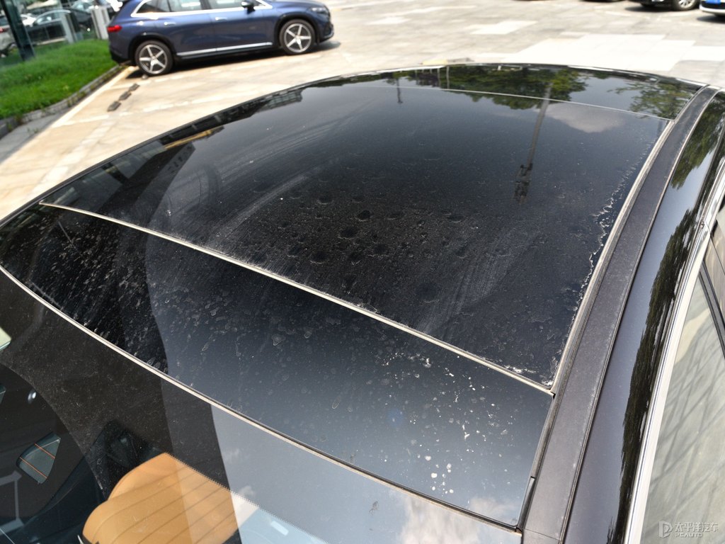 紅寶石黑色奔馳E級(jí)車身外觀圖片