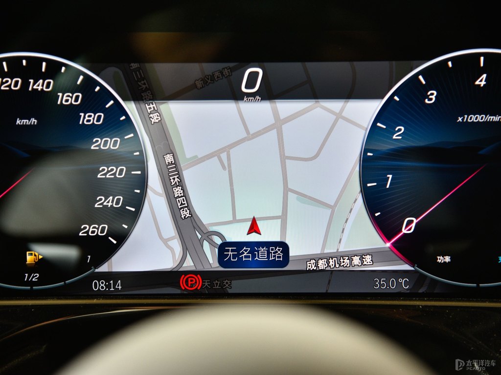 紅寶石黑色奔馳E級(jí)中控內(nèi)飾圖片