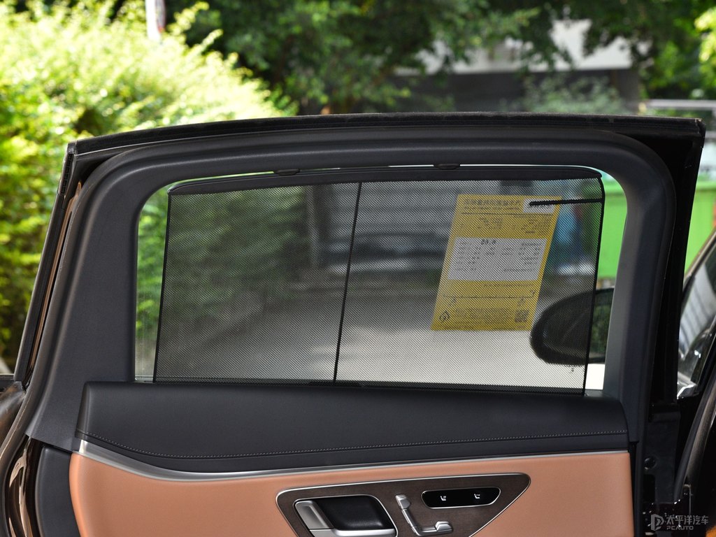 紅寶石黑色奔馳E級車廂內(nèi)飾圖片