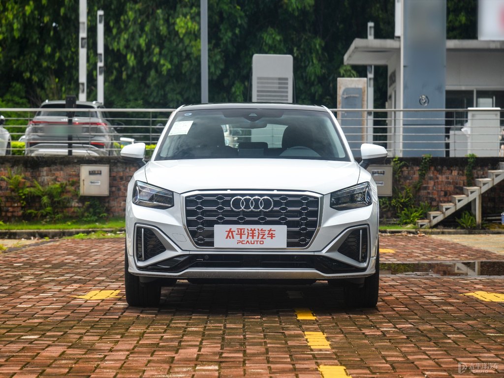 冰川白奧迪Q2L整車外觀外觀圖片
