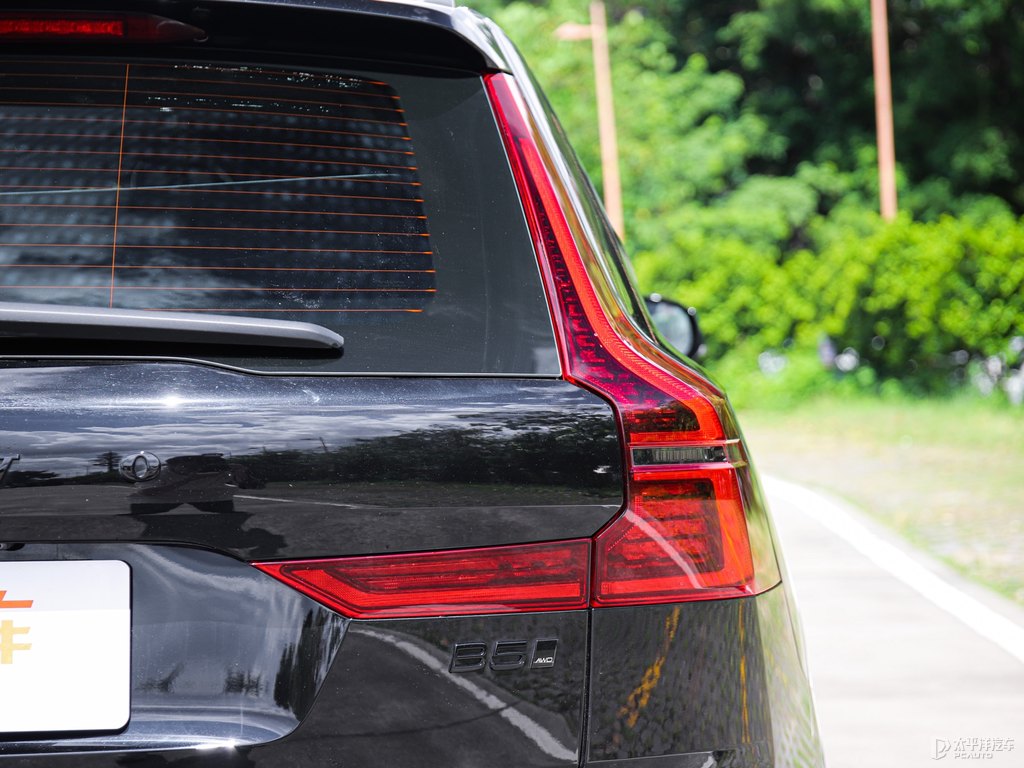 瑪瑙黑沃爾沃XC60車尾外觀圖片