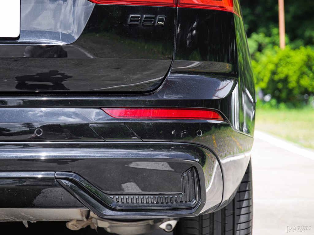 瑪瑙黑沃爾沃XC60車尾外觀圖片