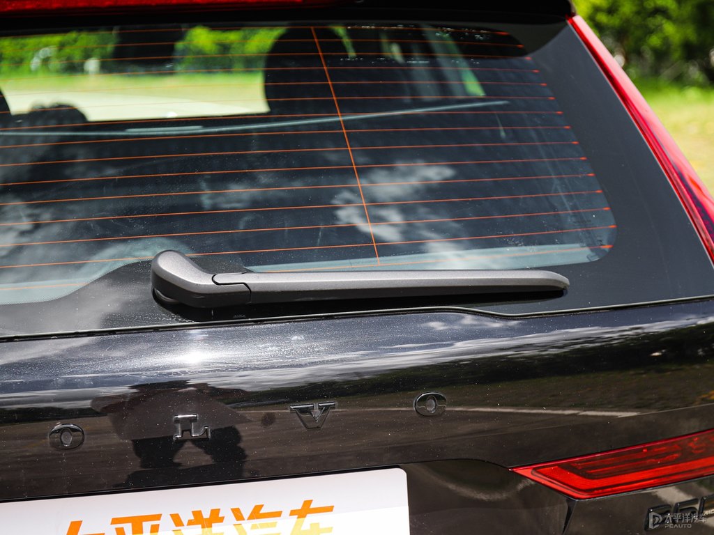 瑪瑙黑沃爾沃XC60車(chē)尾外觀圖片