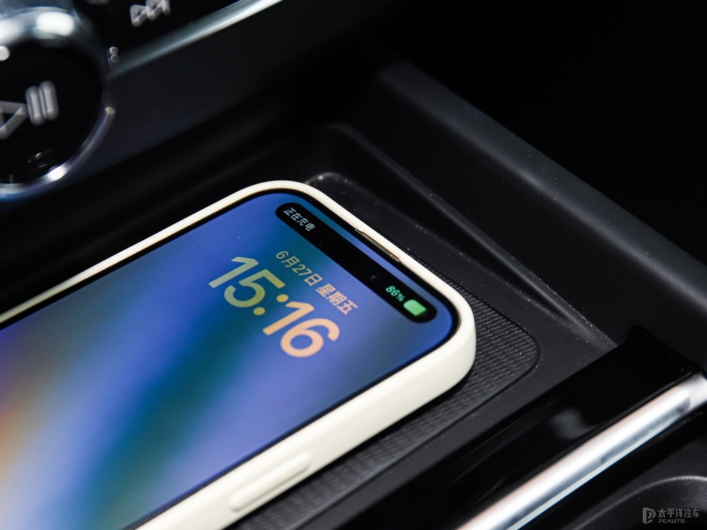 瑪瑙黑沃爾沃XC60中控內(nèi)飾圖片