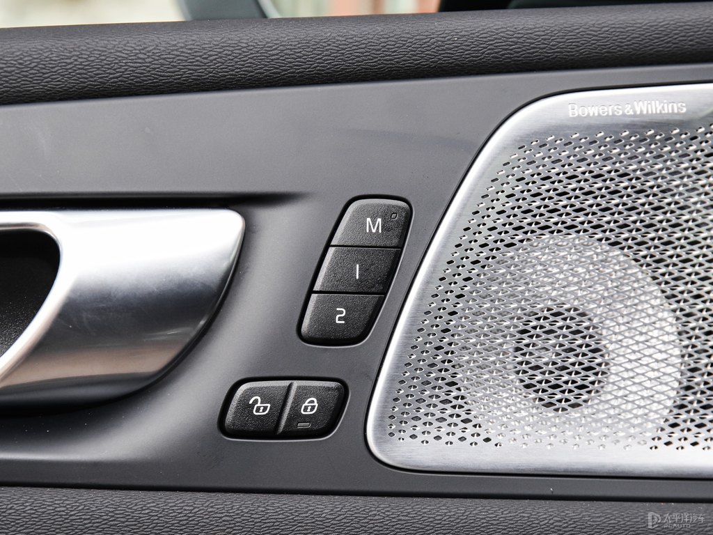 瑪瑙黑沃爾沃XC60車廂內(nèi)飾圖片