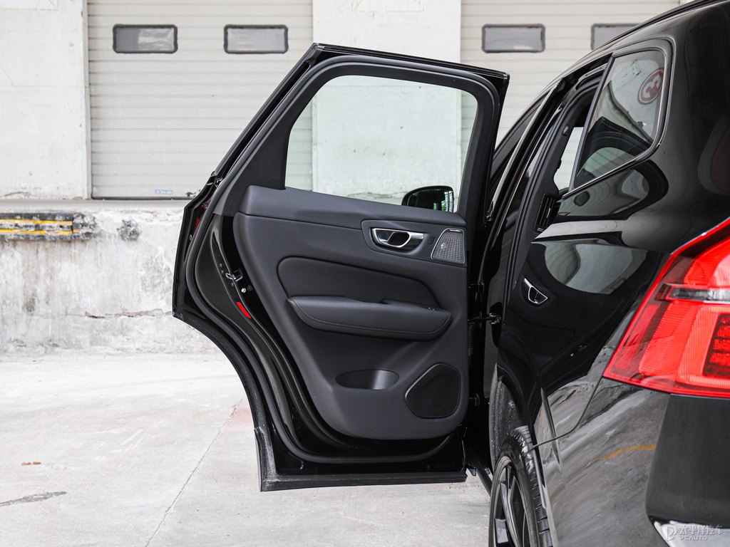 瑪瑙黑沃爾沃XC60車廂內(nèi)飾圖片