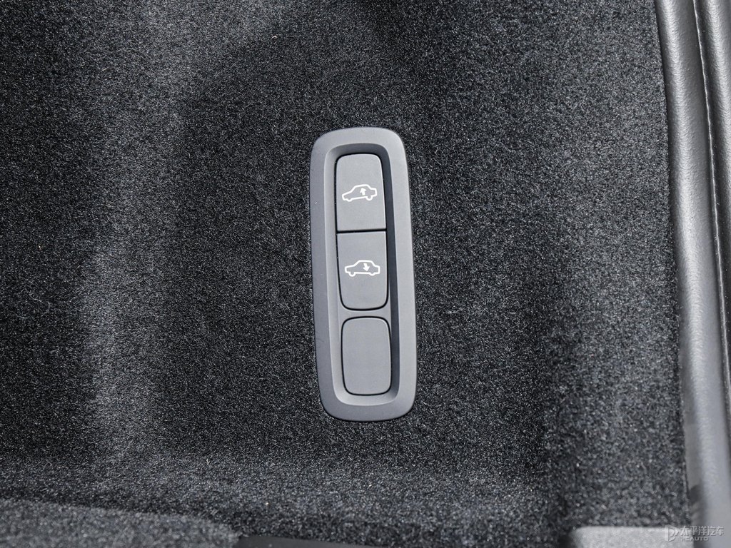 瑪瑙黑沃爾沃XC60后備廂空間圖片