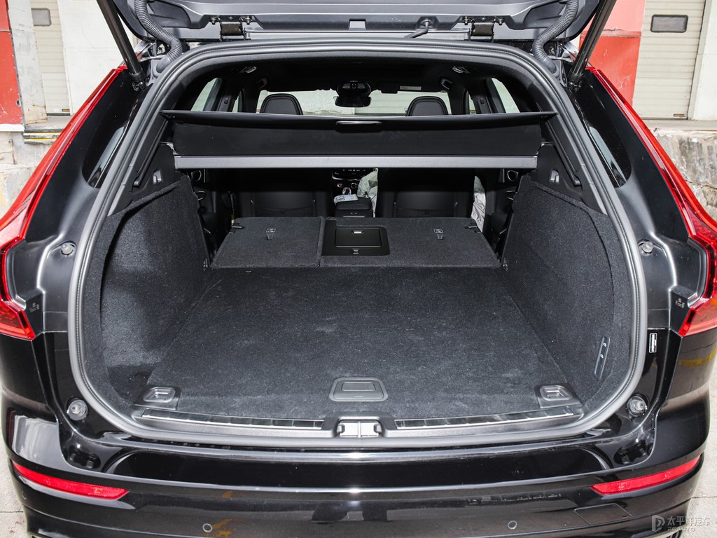 瑪瑙黑沃爾沃XC60后備廂空間圖片
