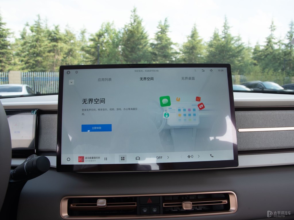 奶霜銀吉利ICON中控內(nèi)飾圖片
