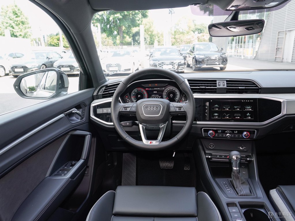 奧迪Q3 Sportback中控內(nèi)飾圖片