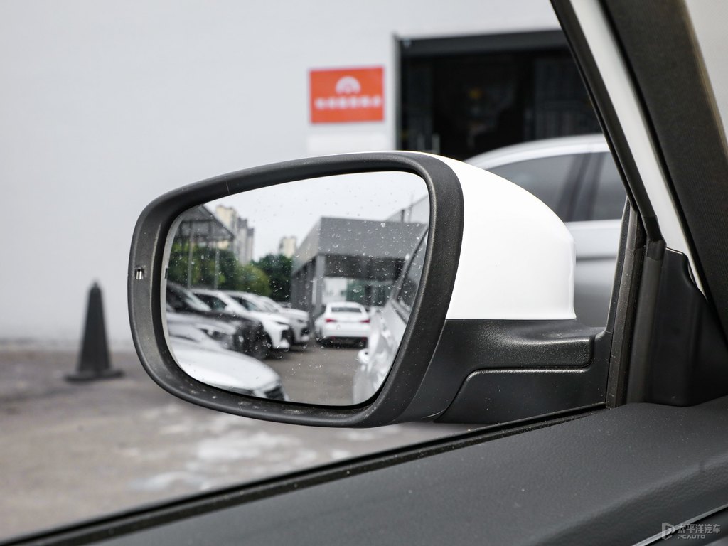 珍珠白瑞虎7車身外觀圖片