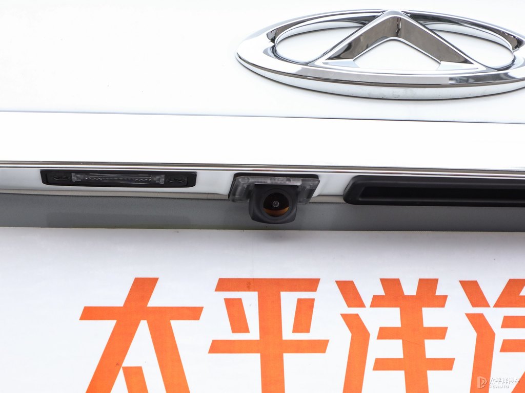 珍珠白艾瑞澤5車尾外觀圖片