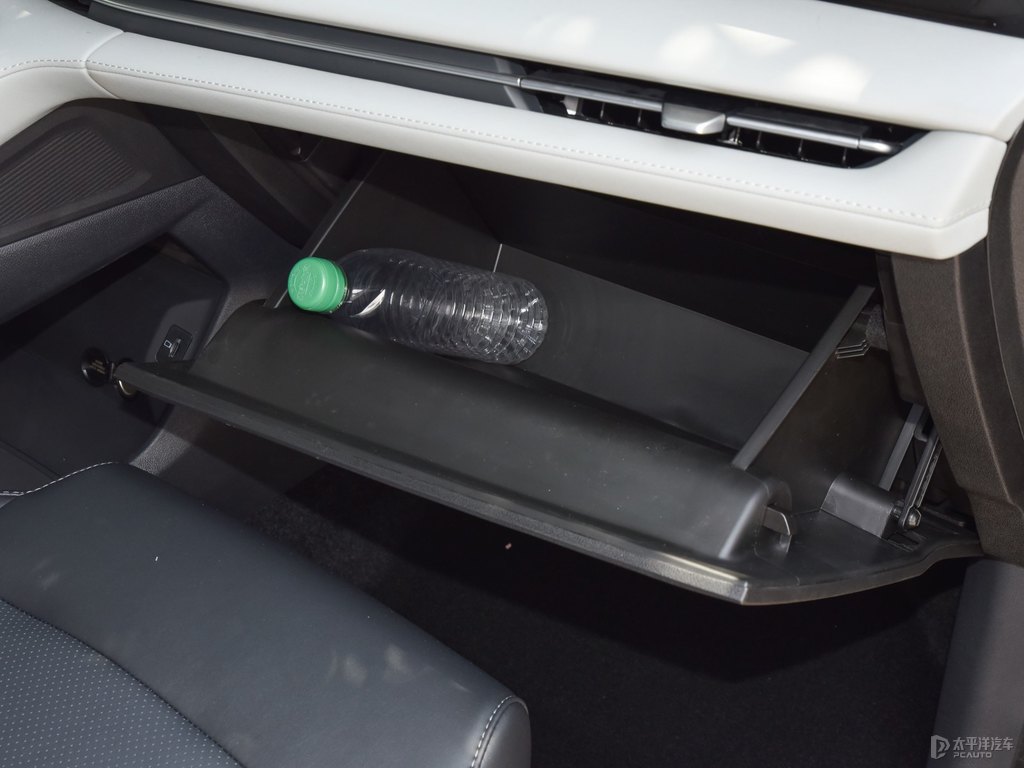 安第斯灰長安CS75 PLUS儲物空間空間圖片