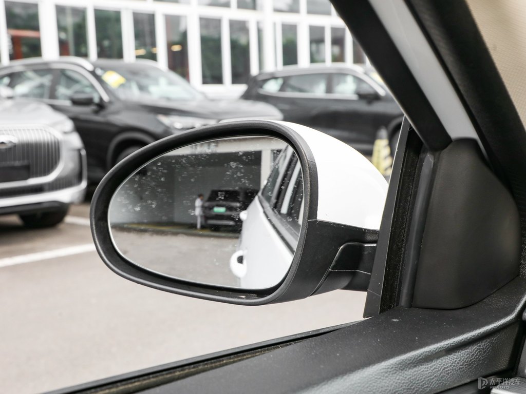 珍珠白艾瑞澤5車身外觀圖片