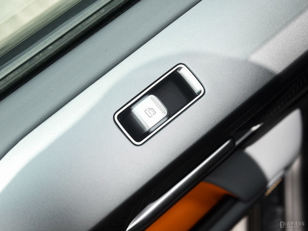 極夜黑北京BJ40車廂內(nèi)飾圖片