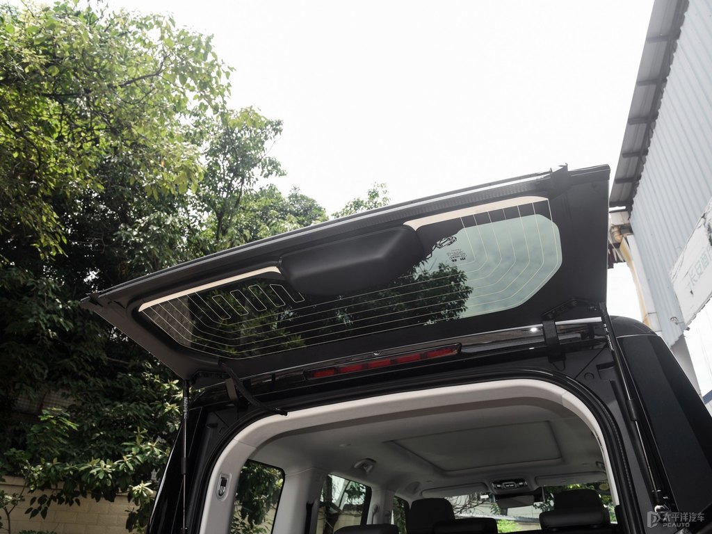 極夜黑北京BJ40后備廂空間圖片
