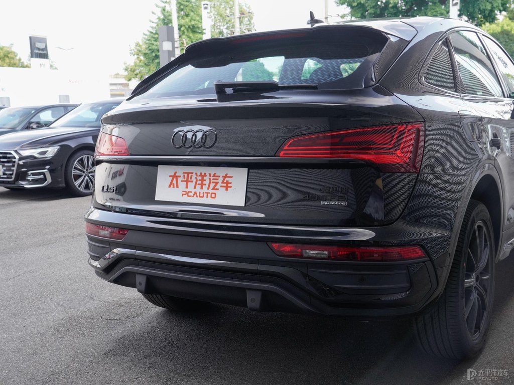 傳奇黑奧迪Q5L Sportback車尾外觀圖片