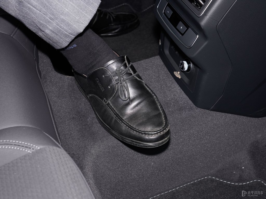 傳奇黑奧迪Q5L Sportback駕乘空間空間圖片