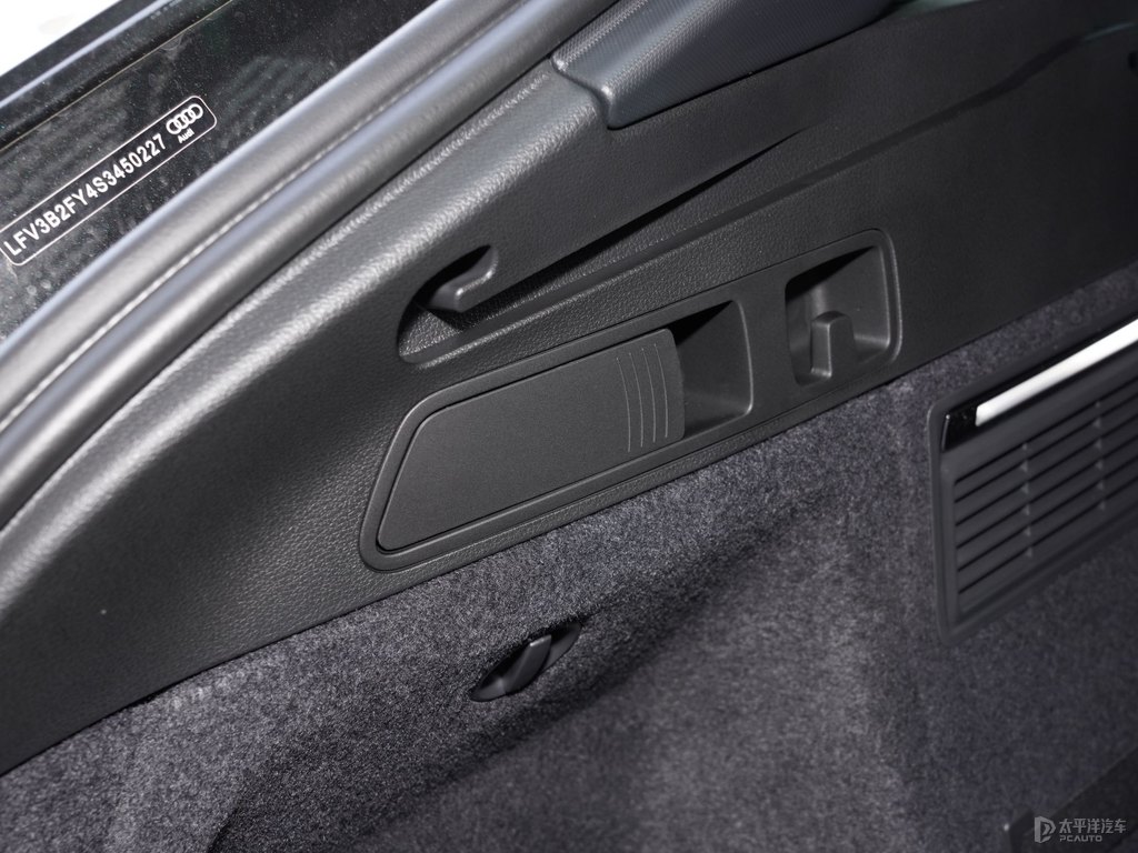 傳奇黑奧迪Q5L Sportback后備廂空間圖片
