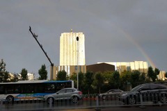 中秋赶上大雨，路上开车要留心哪些问题？老司机送上4个小窍门