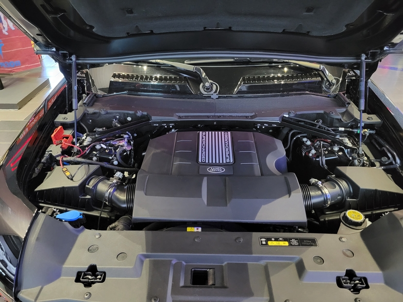 全球限量300台 路虎卫士007典藏版国内首发亮相 配5.0T V8发动机