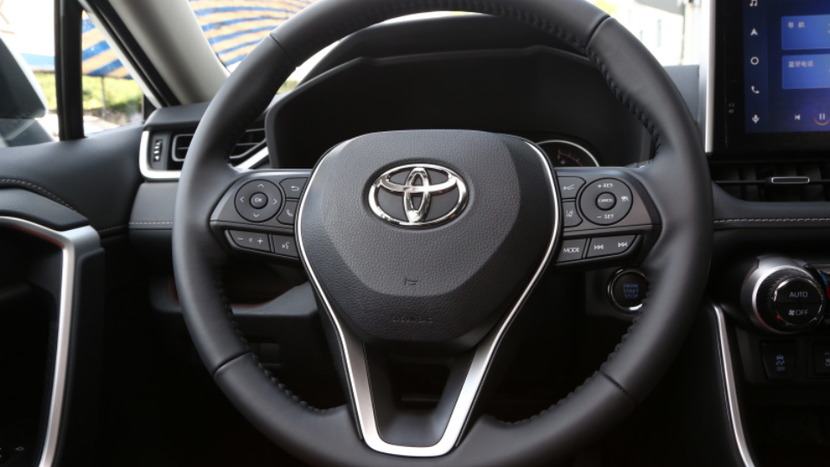7千补贴+优惠1万2，老车主买丰田RAV4荣放划算？