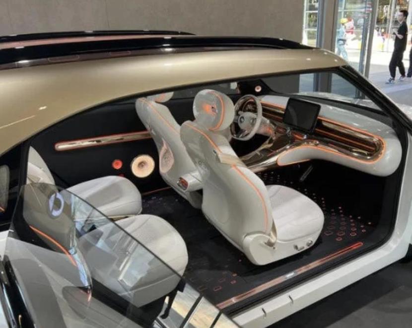 奔驰设计吉利研发：国产smart概念车亮相，造型独特尺寸加大