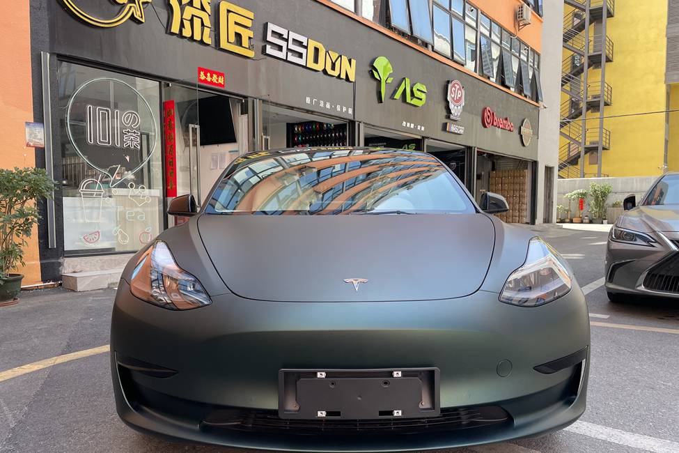 深圳特斯拉貼膜改色-特斯拉model3改色仙蹤綠