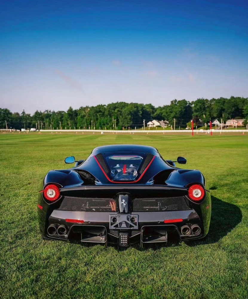 法拉利laferrari:性能超群,领跑超级跑车界