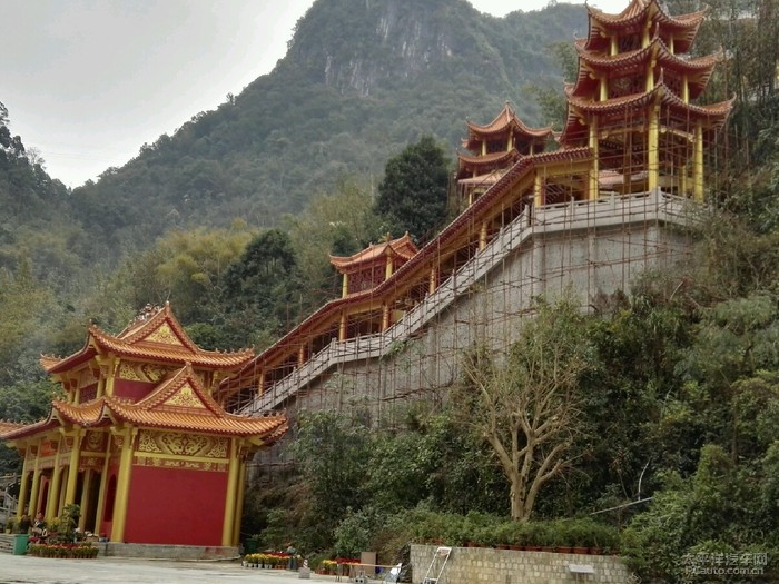 马山弄拉寺庙图片