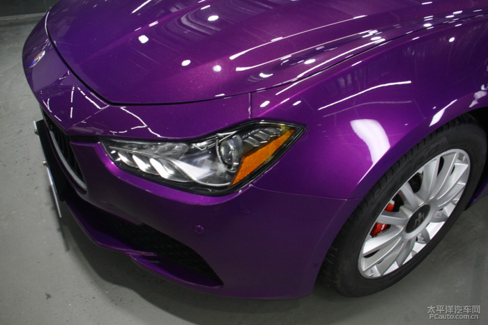 紫色玛莎拉蒂跑车图片