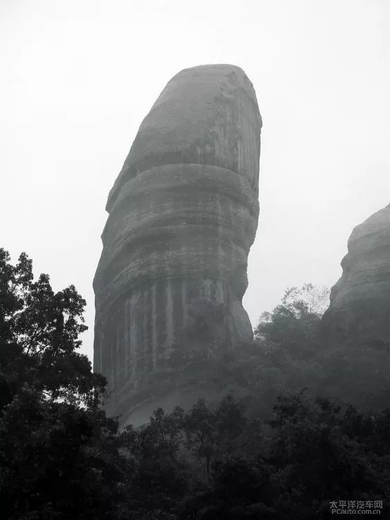 俯视群山尽子孙传说,阳元石是盘古之根,其开天辟地之举,就是发迹于此