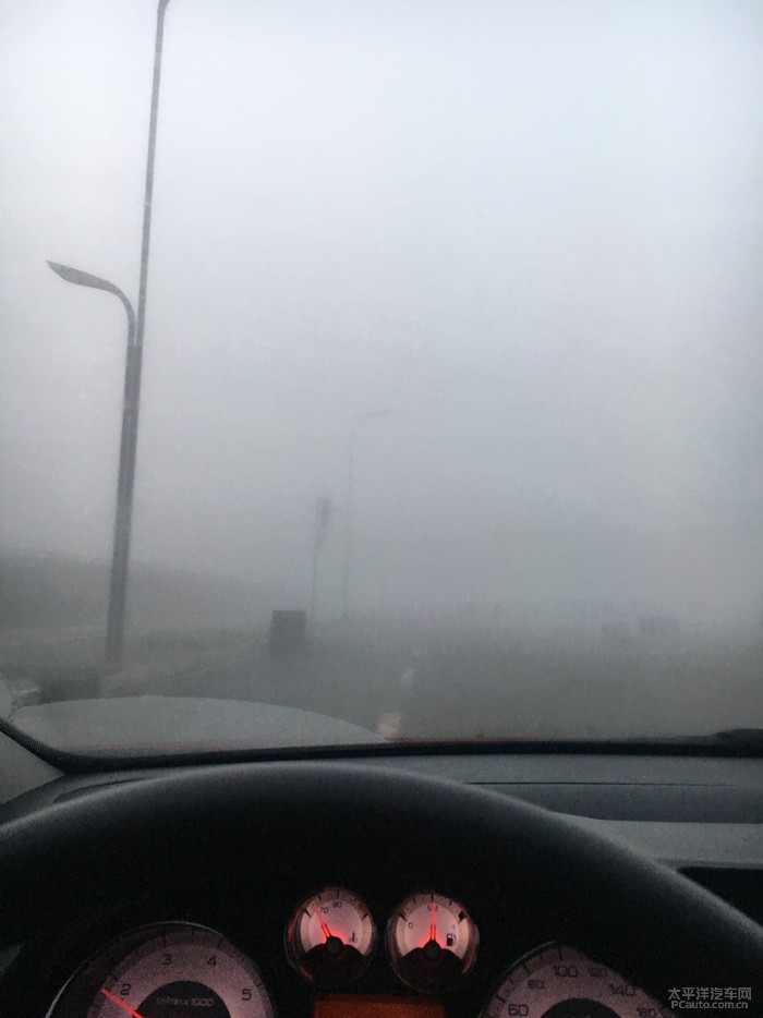 今天大雾,开车注意安全