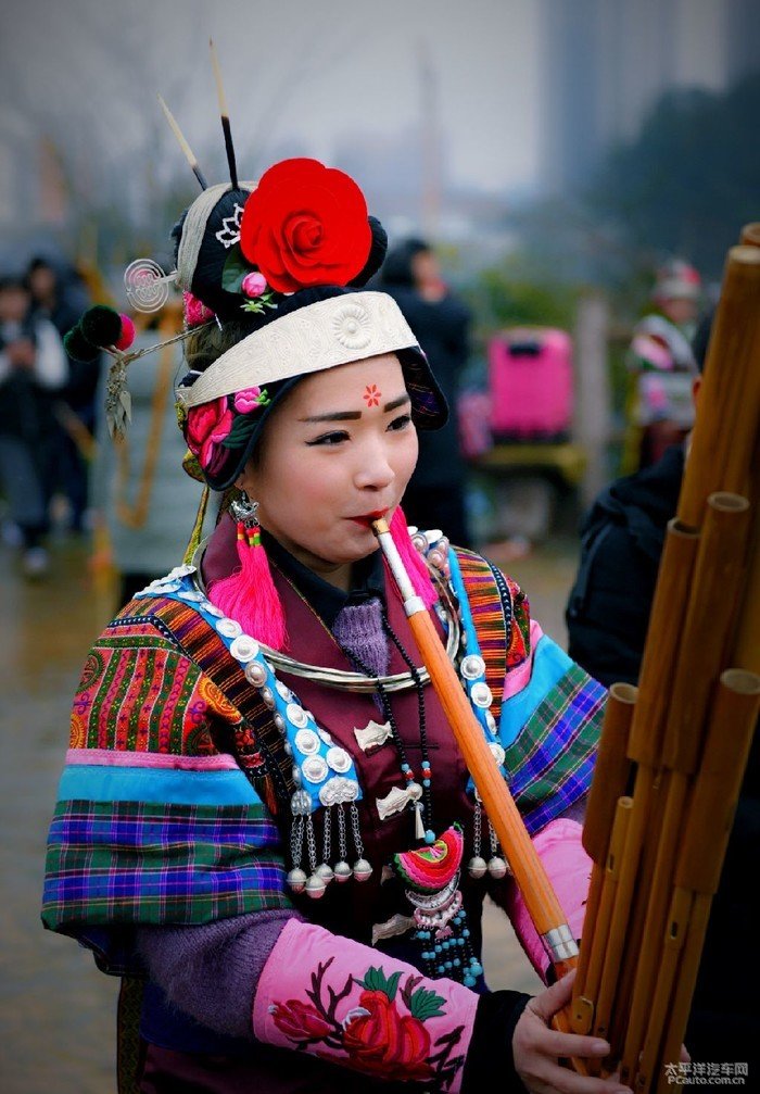 【新年快乐】黔东南苗族同胞穿盛装吹芦笙喜迎新年
